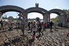 Glastonbury-2011-Festival-Life-Lara--54