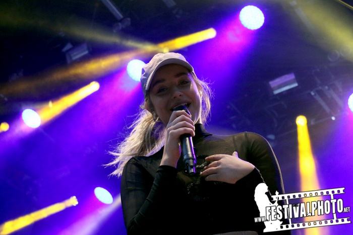 Hanna Ferm performing at Media Markt i Norrköping Sweden 2018